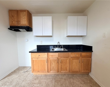 9137 S Broadway - Photo Thumbnail 6