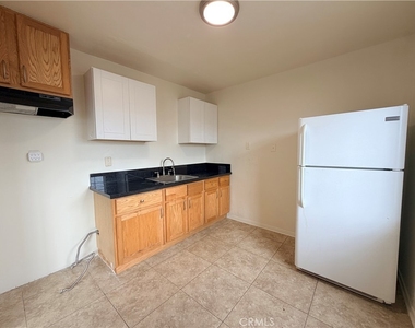 9137 S Broadway - Photo Thumbnail 5