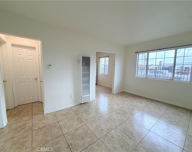 9137 S Broadway - Photo Thumbnail 1