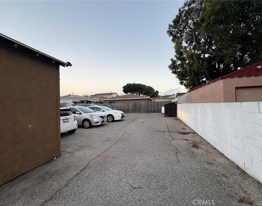 4616 W 111th Street - Photo Thumbnail 3