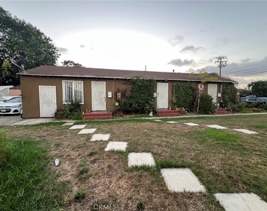 4616 W 111th Street - Photo Thumbnail 1
