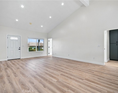 4562 W 129th W - Photo Thumbnail 2