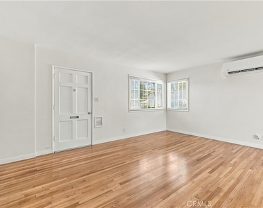 8326 Barnsley Avenue - Photo Thumbnail 7