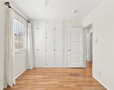 8326 Barnsley Avenue - Photo Thumbnail 16
