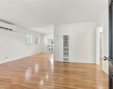 8326 Barnsley Avenue - Photo Thumbnail 2
