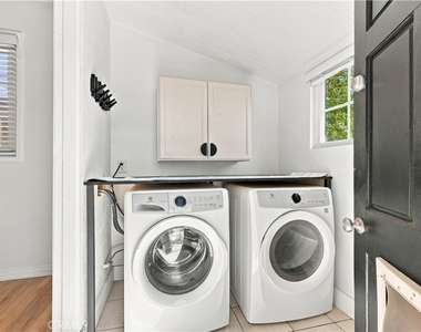 8326 Barnsley Avenue - Photo Thumbnail 23
