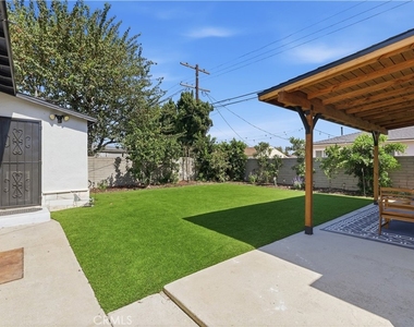 8326 Barnsley Avenue - Photo Thumbnail 28