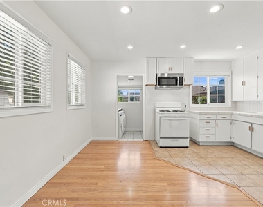 8326 Barnsley Avenue - Photo Thumbnail 9