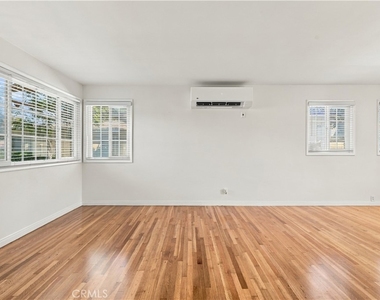 8326 Barnsley Avenue - Photo Thumbnail 4