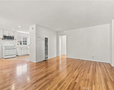 8326 Barnsley Avenue - Photo Thumbnail 8