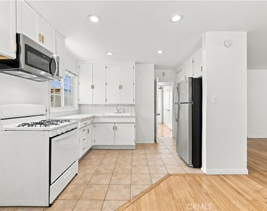 8326 Barnsley Avenue - Photo Thumbnail 13
