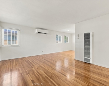 8326 Barnsley Avenue - Photo Thumbnail 3