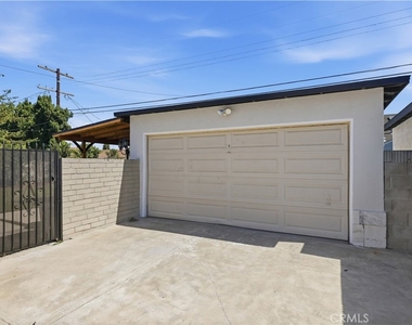 8326 Barnsley Avenue - Photo Thumbnail 24