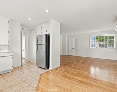 8326 Barnsley Avenue - Photo Thumbnail 14