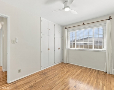 8326 Barnsley Avenue - Photo Thumbnail 19