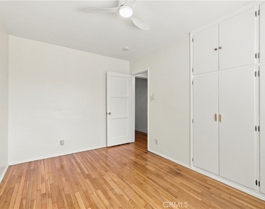 8326 Barnsley Avenue - Photo Thumbnail 20