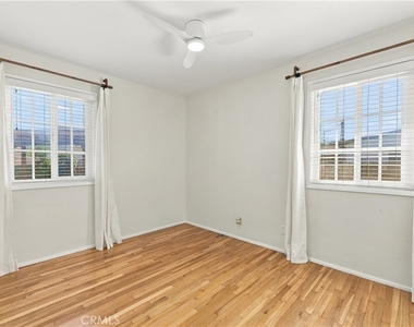 8326 Barnsley Avenue - Photo Thumbnail 15