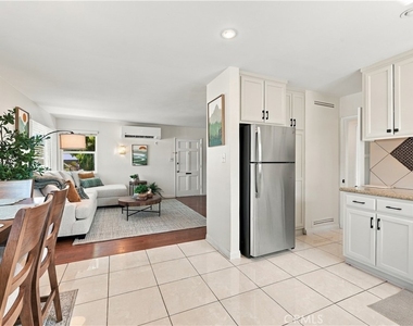 8324 Barnsley Avenue - Photo Thumbnail 12