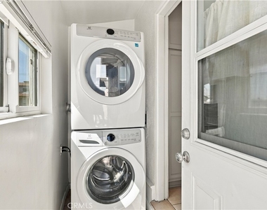 8324 Barnsley Avenue - Photo Thumbnail 22