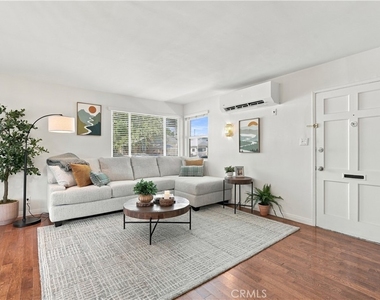 8324 Barnsley Avenue - Photo Thumbnail 5
