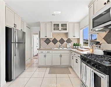 8324 Barnsley Avenue - Photo Thumbnail 11