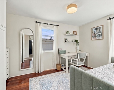 8324 Barnsley Avenue - Photo Thumbnail 17