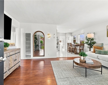 8324 Barnsley Avenue - Photo Thumbnail 3