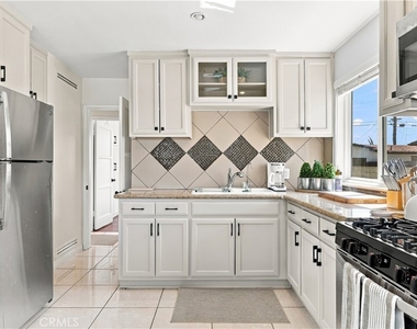 8324 Barnsley Avenue - Photo Thumbnail 10