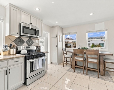 8324 Barnsley Avenue - Photo Thumbnail 7