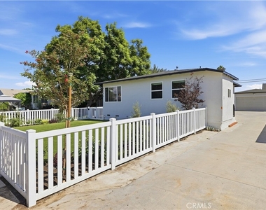 8324 Barnsley Avenue - Photo Thumbnail 24