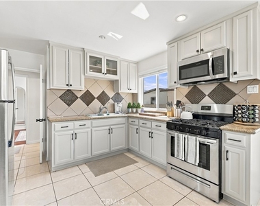 8324 Barnsley Avenue - Photo Thumbnail 9
