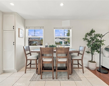 8324 Barnsley Avenue - Photo Thumbnail 14