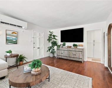 8324 Barnsley Avenue - Photo Thumbnail 6
