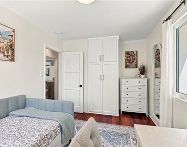 8324 Barnsley Avenue - Photo Thumbnail 19