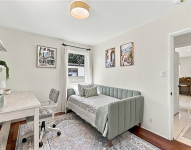 8324 Barnsley Avenue - Photo Thumbnail 18