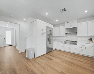 1713 Lychee Street - Photo Thumbnail 2