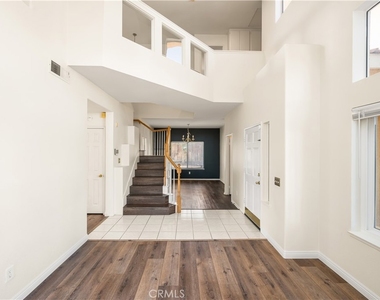 690 Canterbury Circle - Photo Thumbnail 7