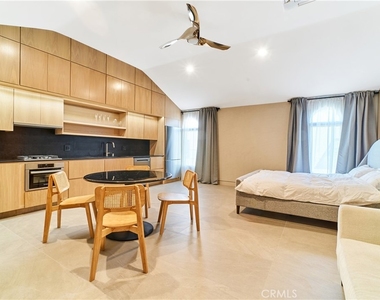 1119 Crestview Drive - Photo Thumbnail 16