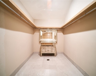 1119 Crestview Drive - Photo Thumbnail 5