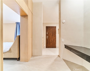 1119 Crestview Drive - Photo Thumbnail 6