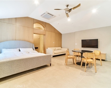 1119 Crestview Drive - Photo Thumbnail 14
