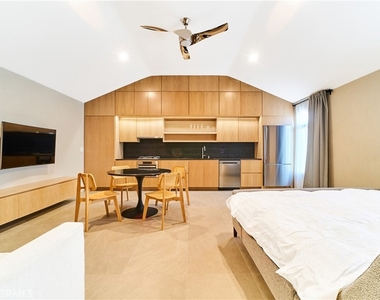 1119 Crestview Drive - Photo Thumbnail 17