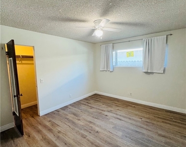 5140 E Los Flores - Photo Thumbnail 16