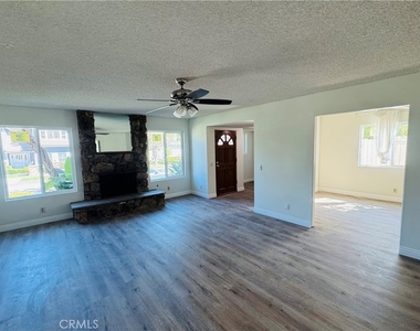 5140 E Los Flores - Photo Thumbnail 7