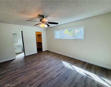 5140 E Los Flores - Photo Thumbnail 19