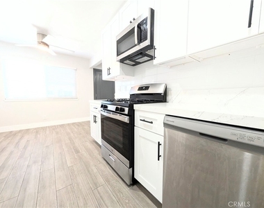 402 13th Street - Photo Thumbnail 2
