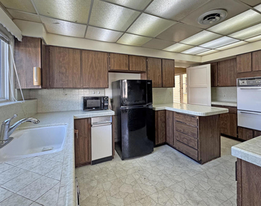 1615 1/2 E Washington Boulevard - Photo Thumbnail 8
