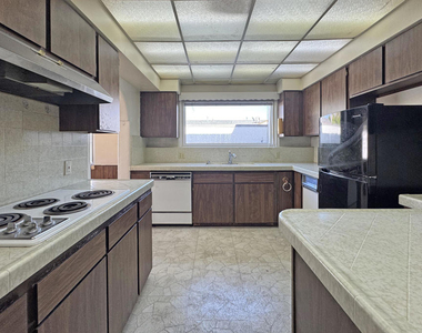 1615 1/2 E Washington Boulevard - Photo Thumbnail 9