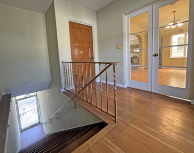 1615 1/2 E Washington Boulevard - Photo Thumbnail 6