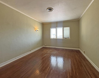 1615 1/2 E Washington Boulevard - Photo Thumbnail 13